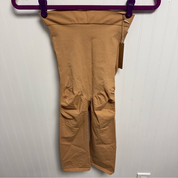SKIMS Other - Skims Everyday Sculpt Above The Knee Short Ochre 4X